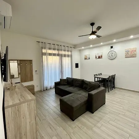 Luxury B Apartment *